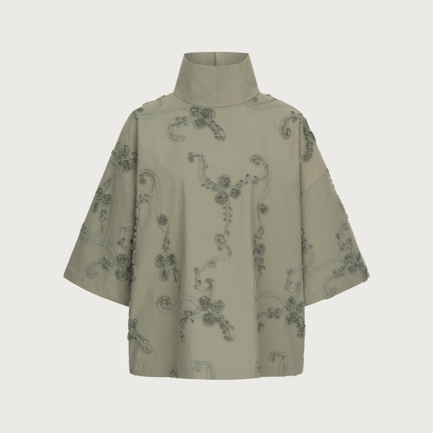 Green t-shirt with 3D apliques
