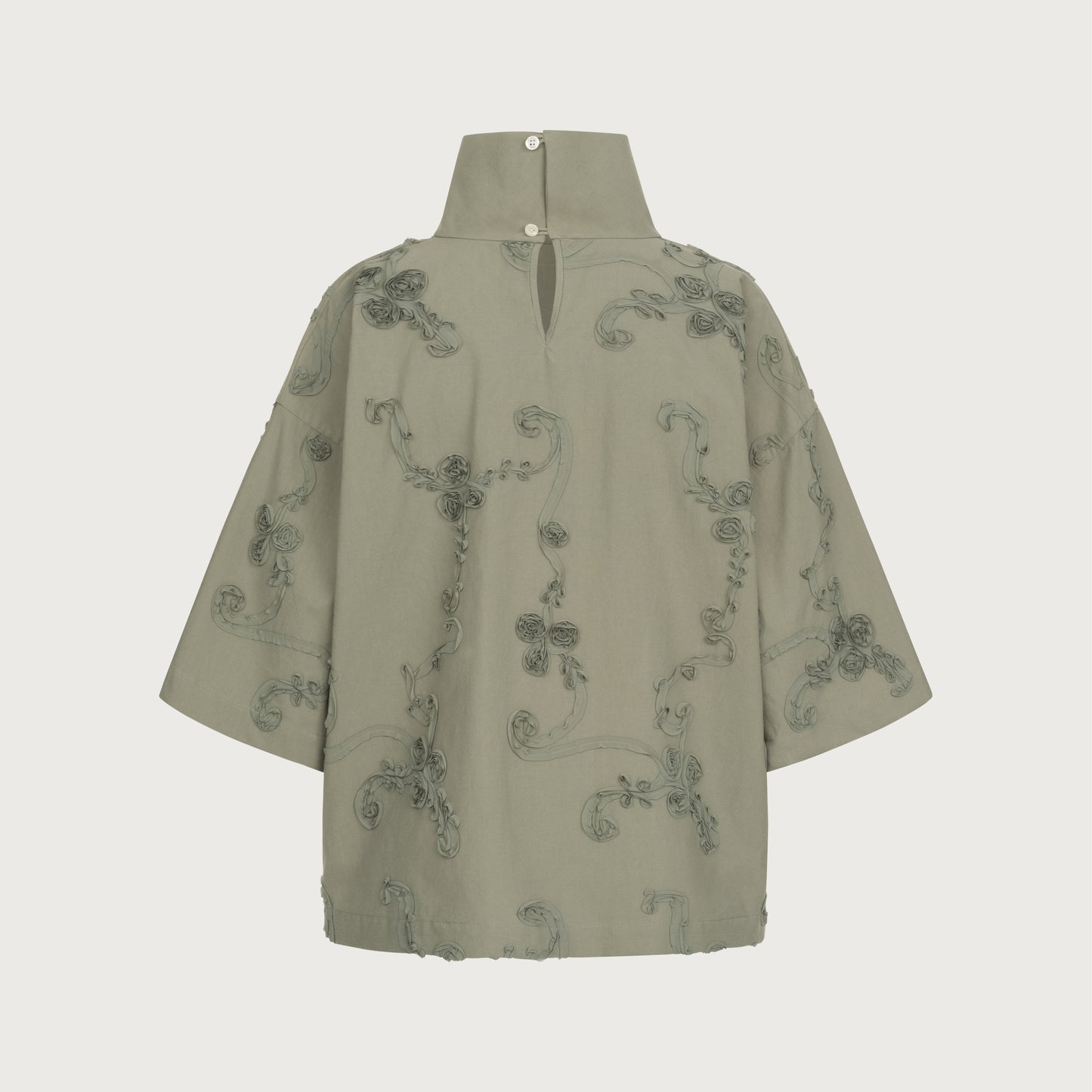 Green t-shirt with 3D apliques