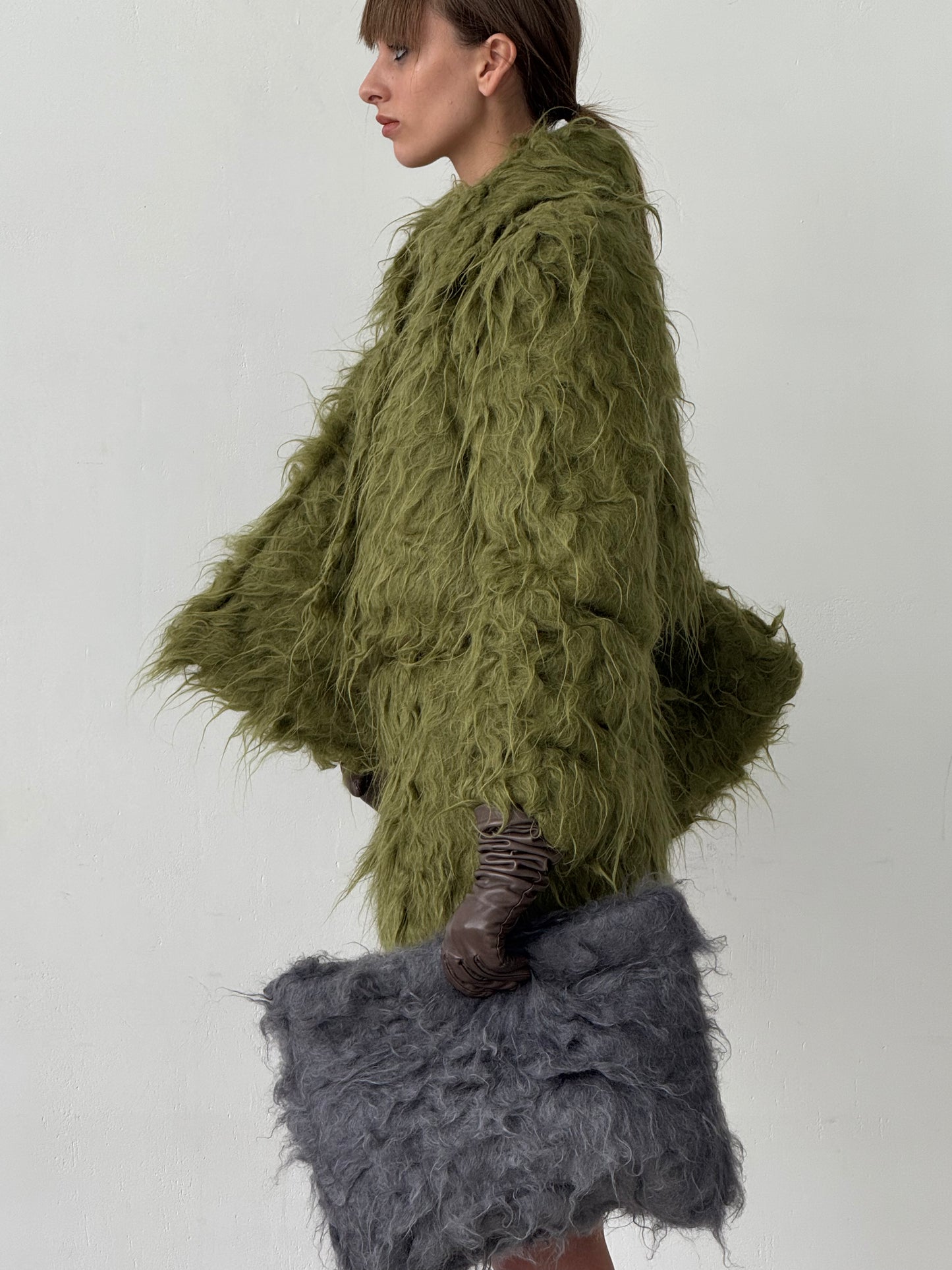 Fluffy Clutch in grey