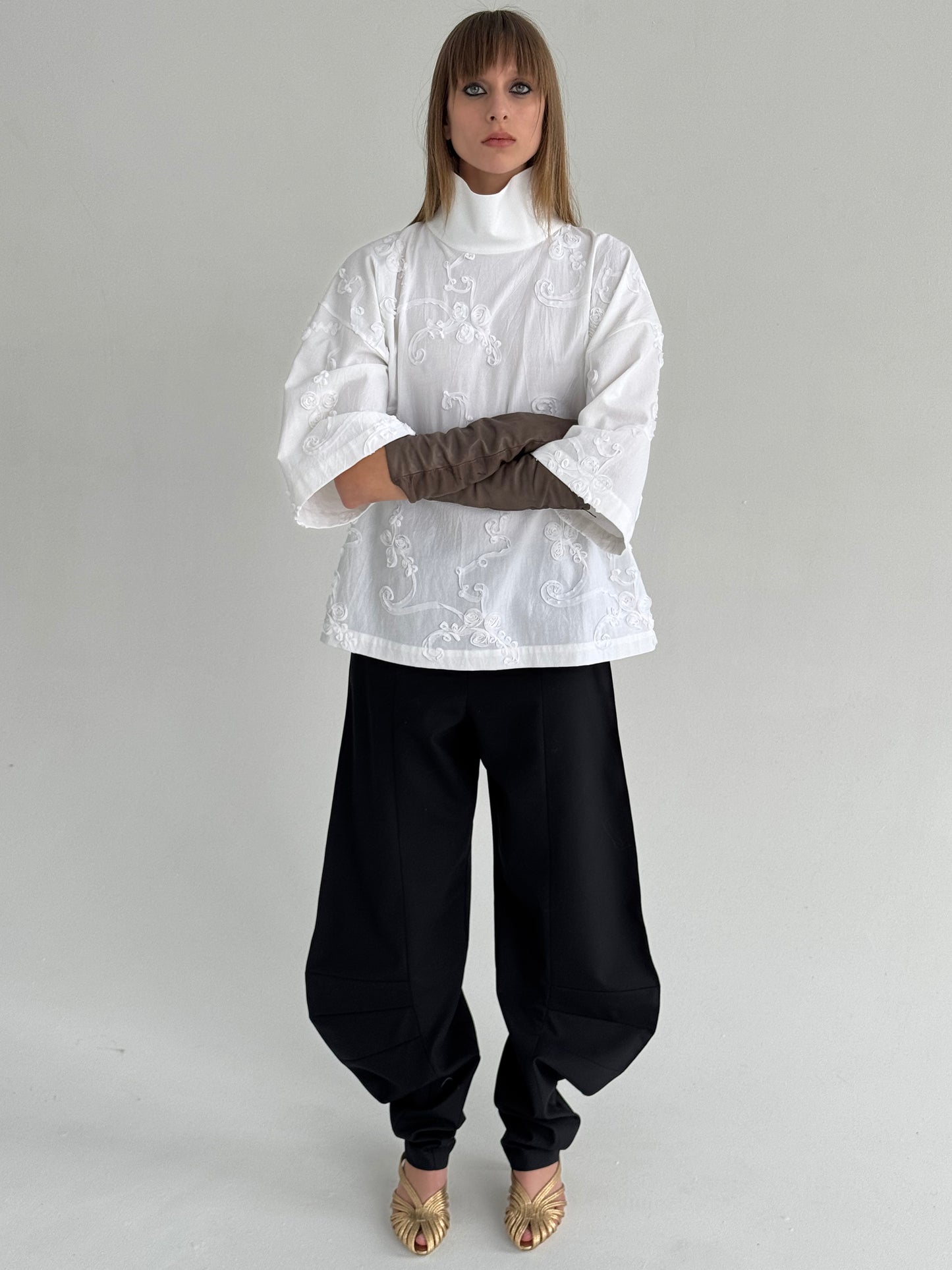 White t-shirt with 3D appliques