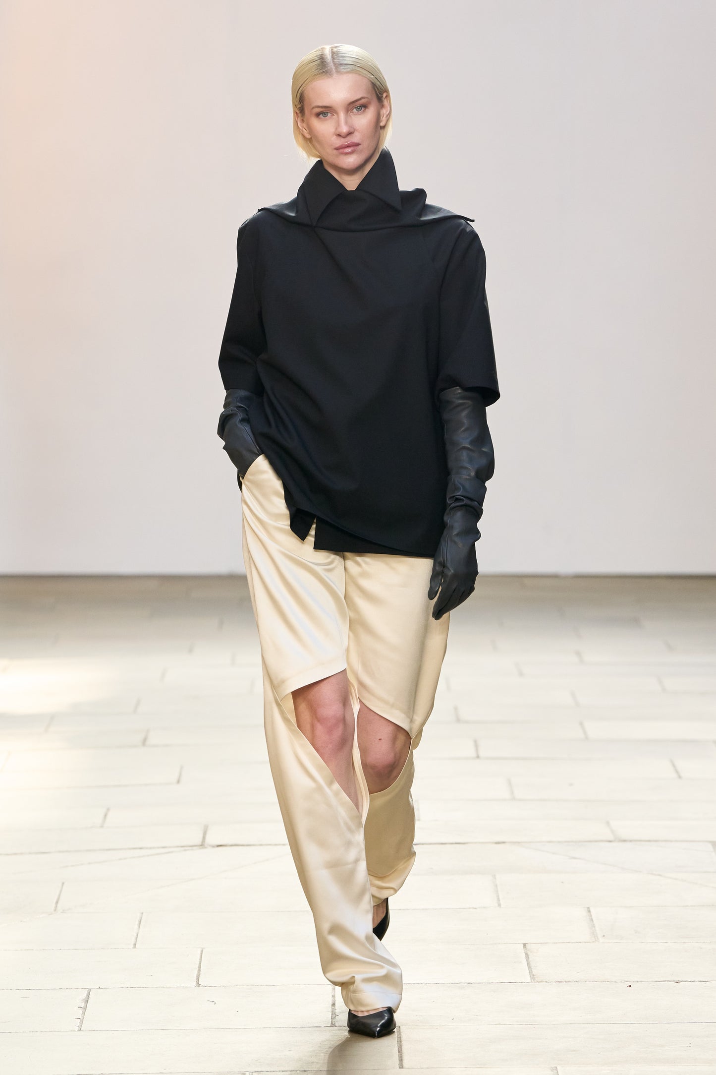 Turtleneck top in black