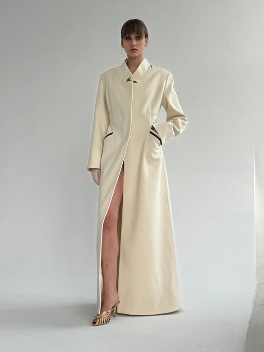 Raised-collar white woolen Coat