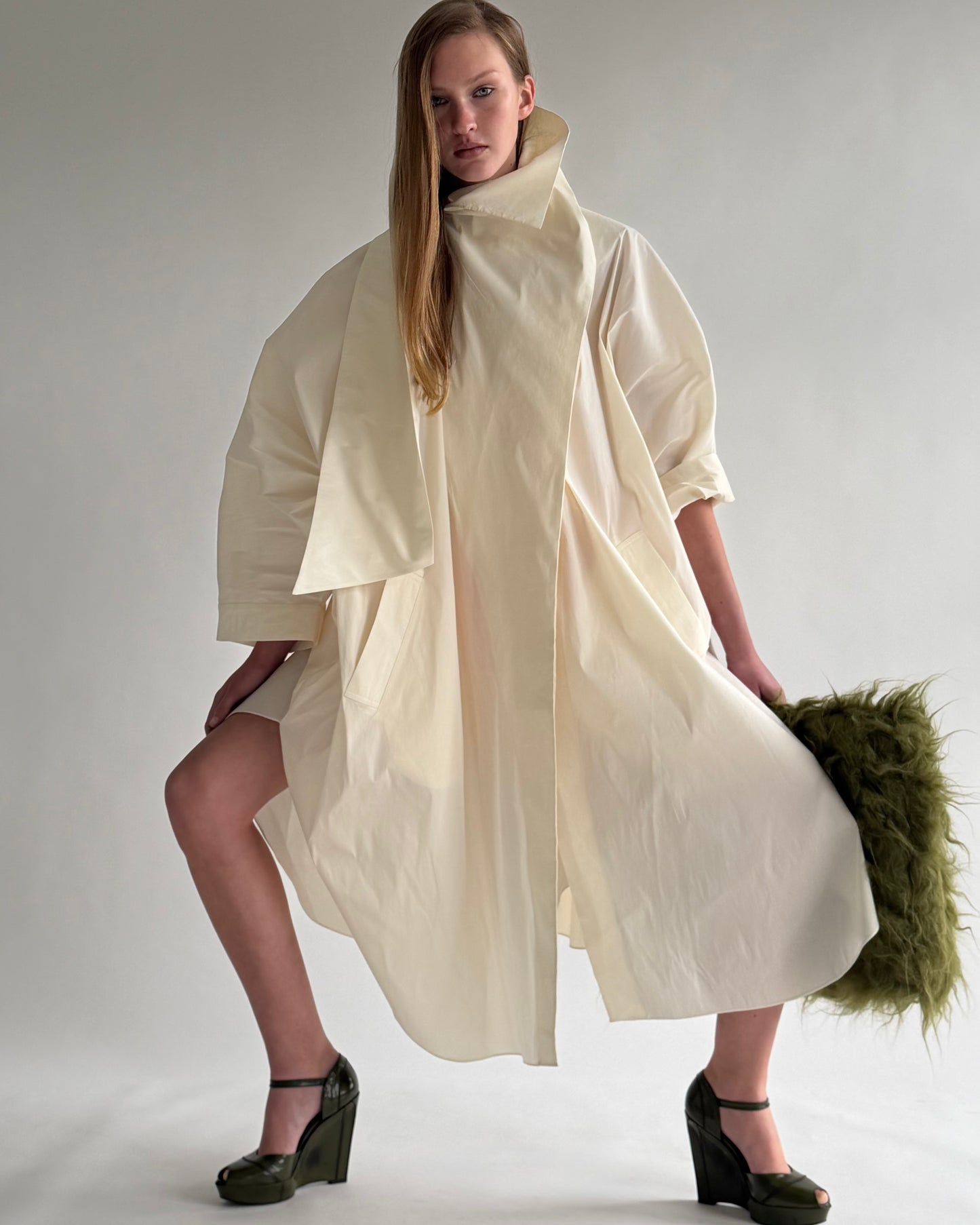 Highneck-longcollar Trench in white