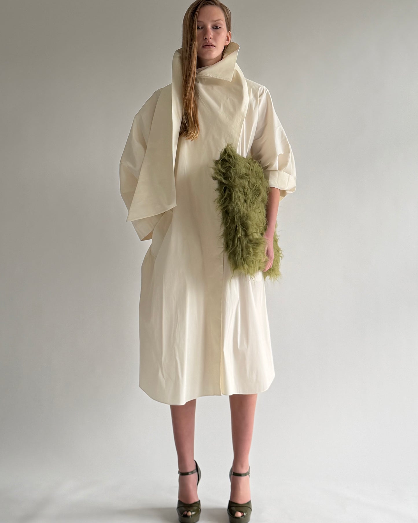 Highneck-longcollar Trench in white