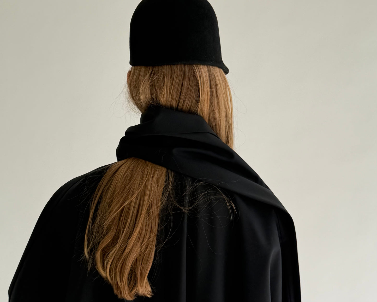 Highneck-longcollar Trench in black