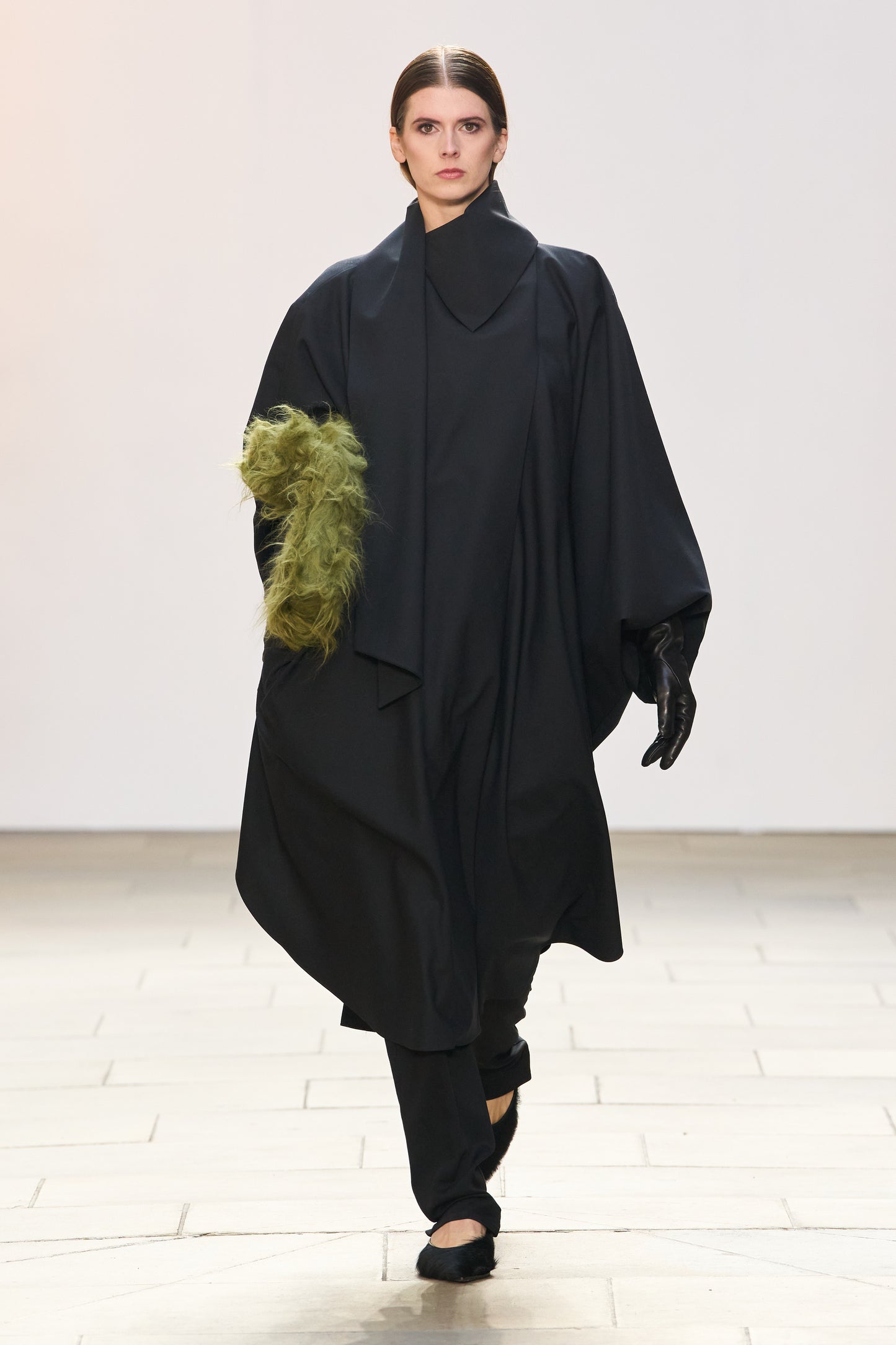 Highneck-longcollar Trench in black